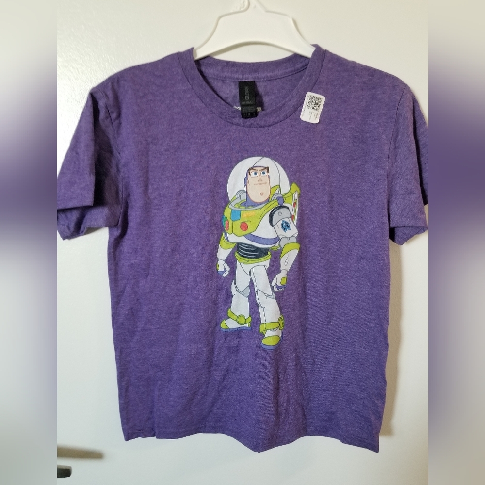 Gildan Disney Pixar T-shirt featuring Buzz Lightyear!